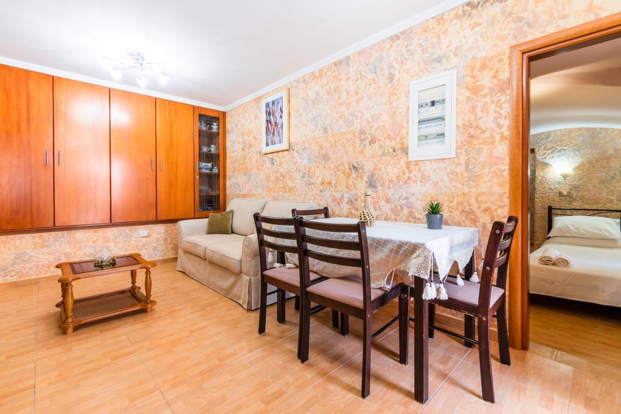 Eirini Apartment Sými Luaran gambar